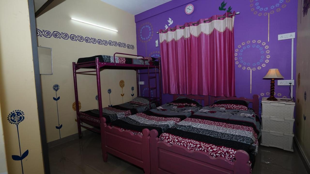 Хостел Easvari Grand Pg For Women - Female Only Ченнаї Екстер'єр фото